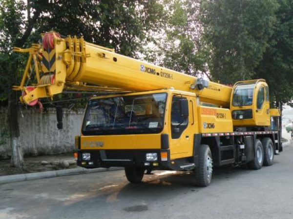 驻马店市吊车出租_汽车吊新闻-小型吊车怎么避免翻车